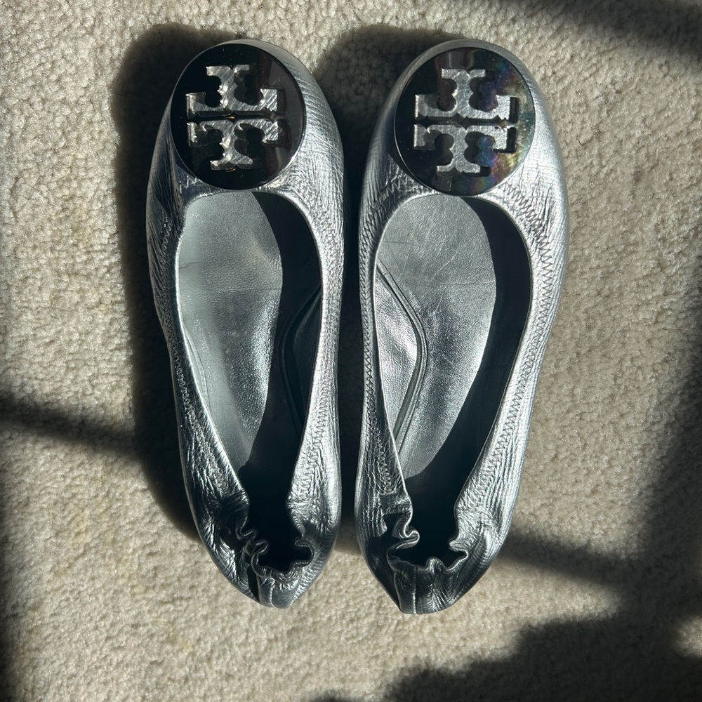Tory Burch Reva Silver Leather Flats with Logo Medallion